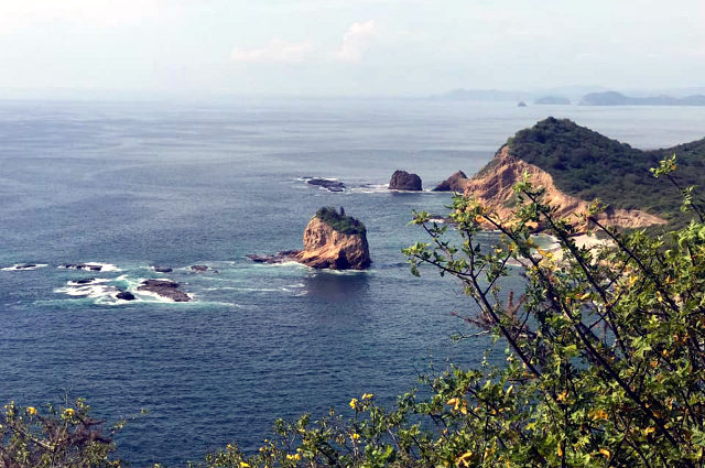 Küste im Machalilla Nationalpark © Verónica Muñoz/TourCert