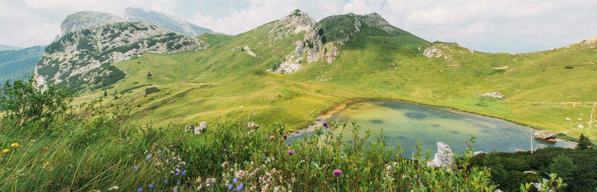 Gipfel und Bergsee in den Dolomiten © Pixabay/Free-Photos