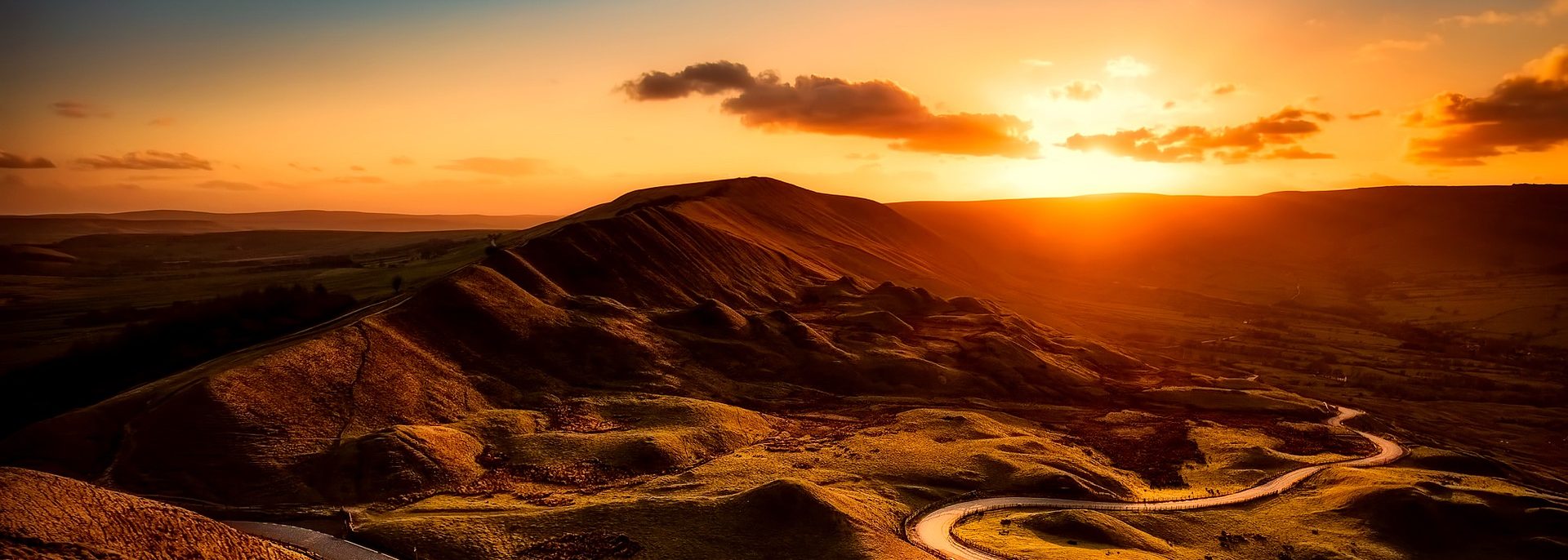 Straße bei Sonnenuntergang