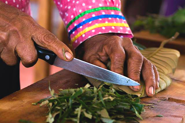 Kräuterzubereitung © Amupakin